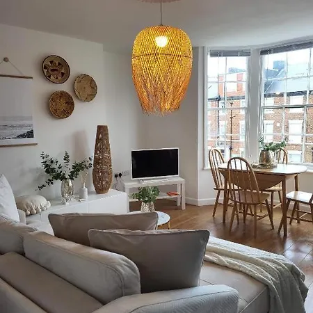 Seagrass - 88 North Marine Road * Scarborough